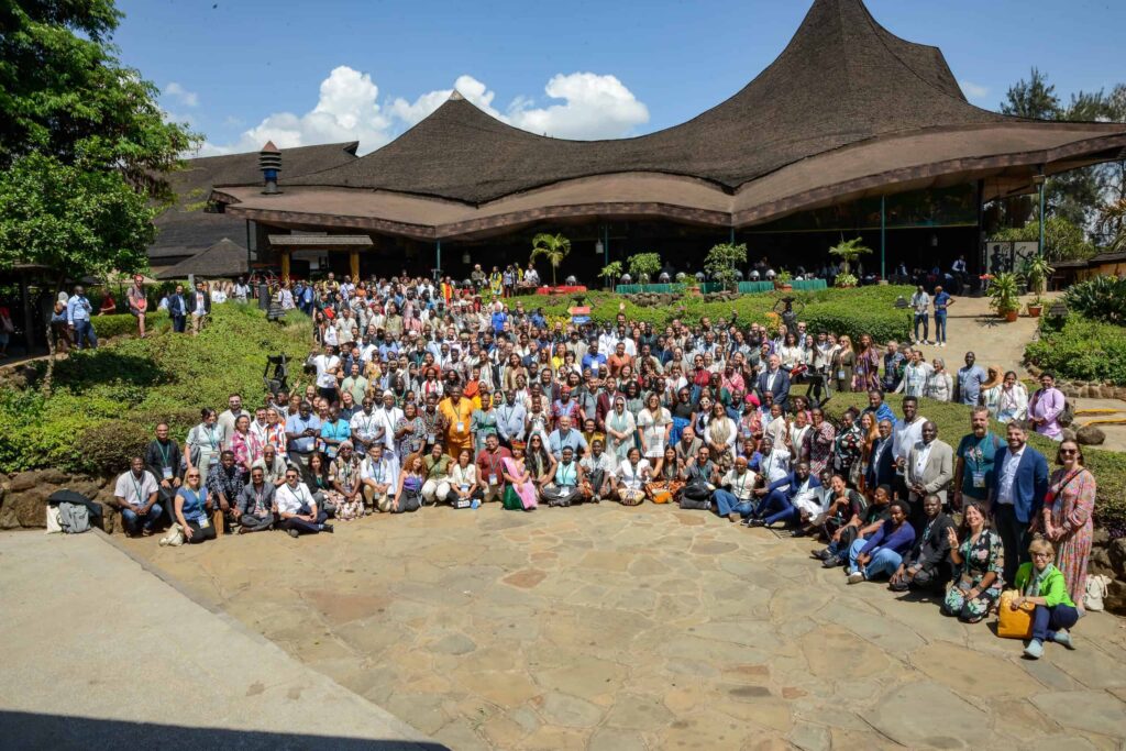 The photo shows around 550 people from 85 countries in the hotel yard